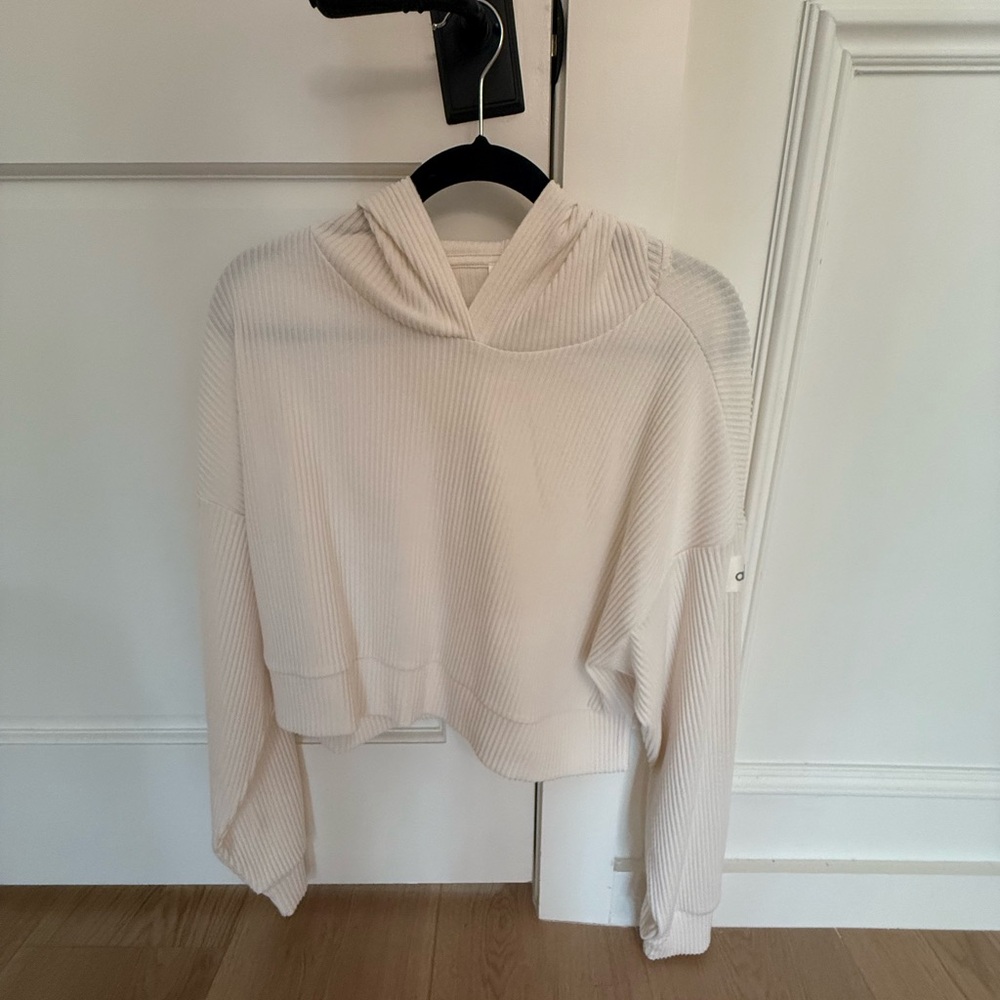 Alo - Cream Ribbed Cropped Hoodie